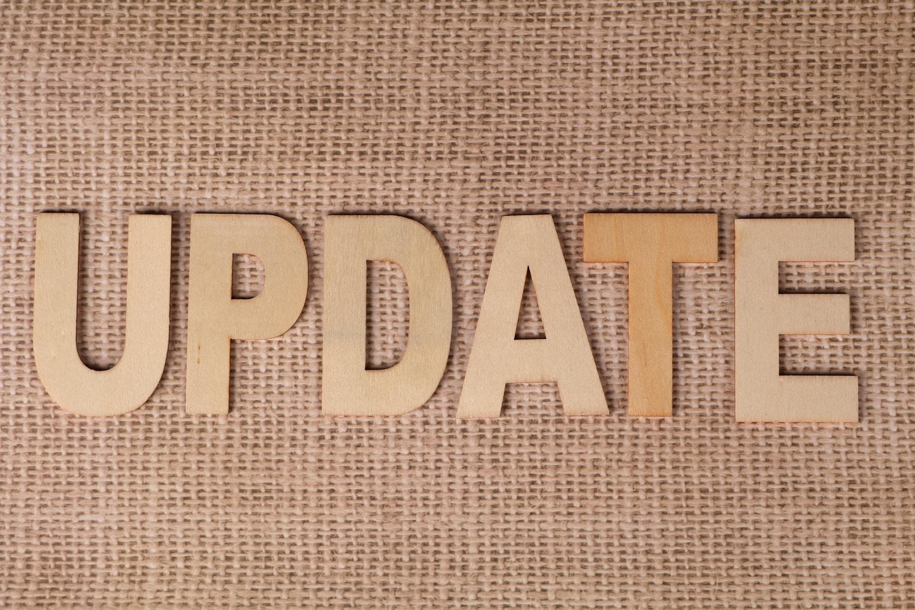 Agency founder reviewing quarterly MTD ITSA update on laptop in modern UK office